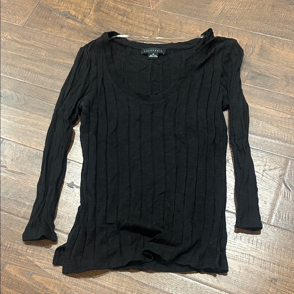 long sleeve scoop neck shirt